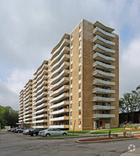 Building Photo - Camelot Towers I