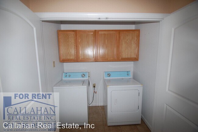 Building Photo - 3 br, 1.5 bath House - 10 Davis Court