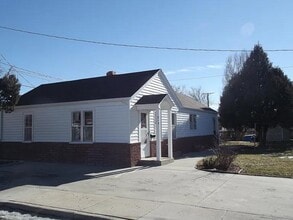 Building Photo - 215 E 25th Ave