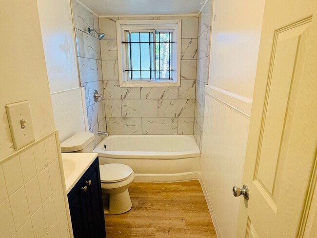 Foto del edificio - Remodeled Detroit rental available now!