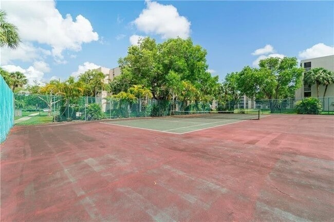 Building Photo - 1075 Riverside Dr