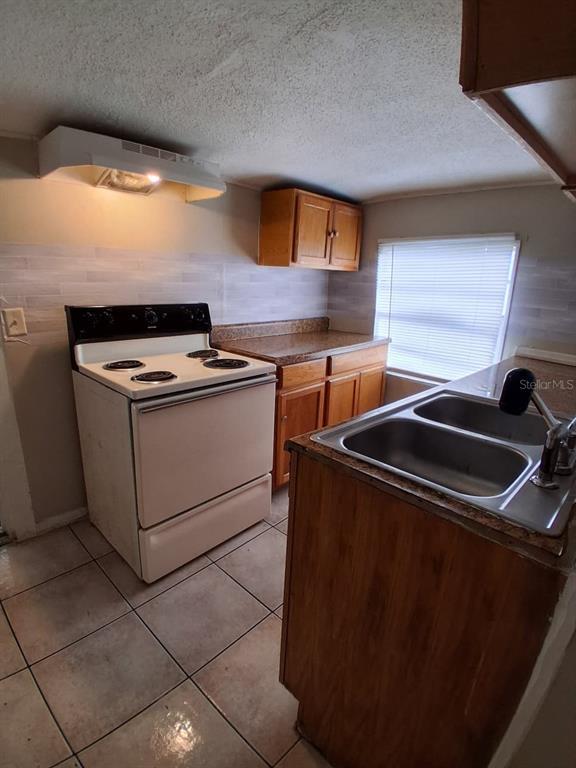 Foto del edificio - 1703 McCarthy Ave