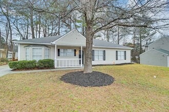 Building Photo - 626 Waynes Ct SE