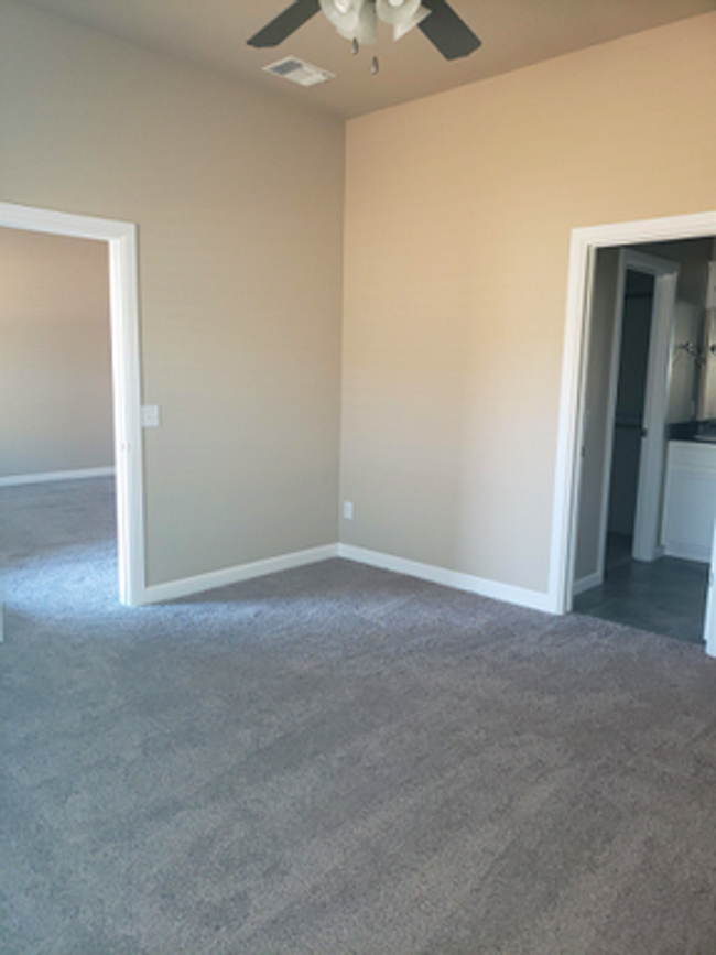 Building Photo - $1000.00 OFF 1ST MONTH RENT