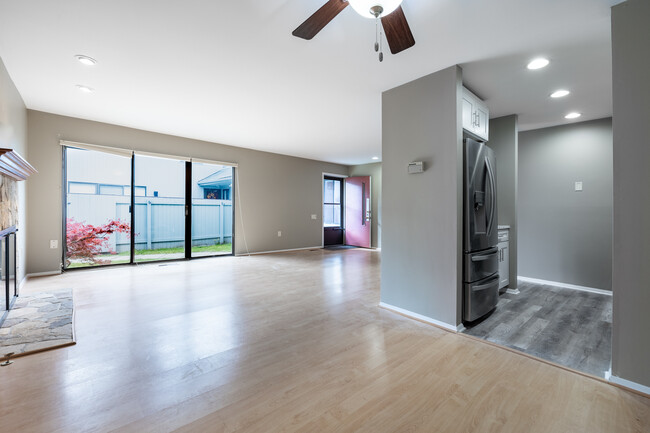 Building Photo - 5 Juniper Ln