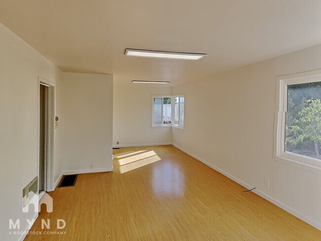Building Photo - 122 Madrone Ave