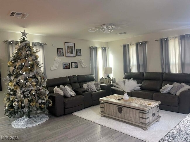 Foto del edificio - 5045 Bloodhound St