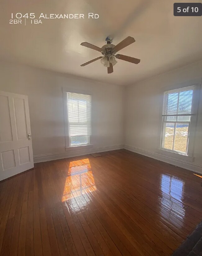 Foto del edificio - 1045 Alexander Rd