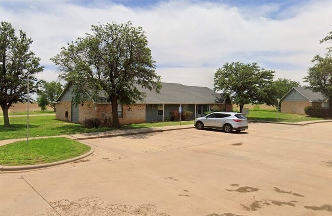 Building Photo - 1601 S Wicker Ave
