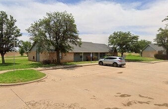 Building Photo - 1601 S Wicker Ave