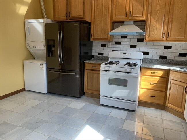 Foto del edificio - 651 NEWARK Ave