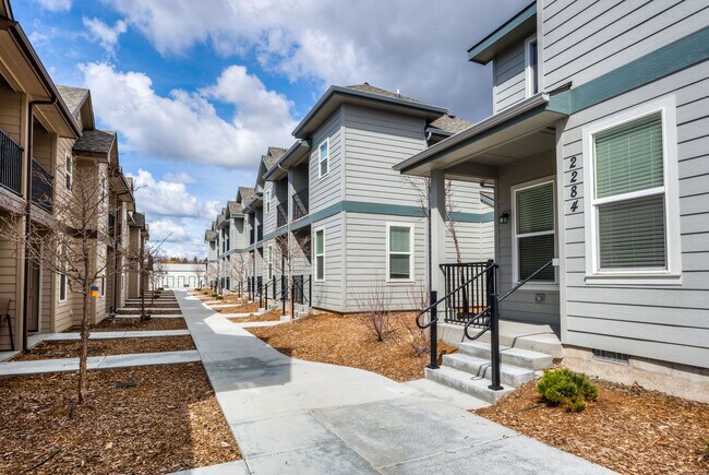 Foto del edificio - 2235 E Warm Springs Ave