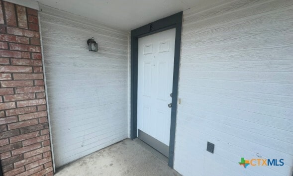 Primary Photo - 204 W Truman Ave
