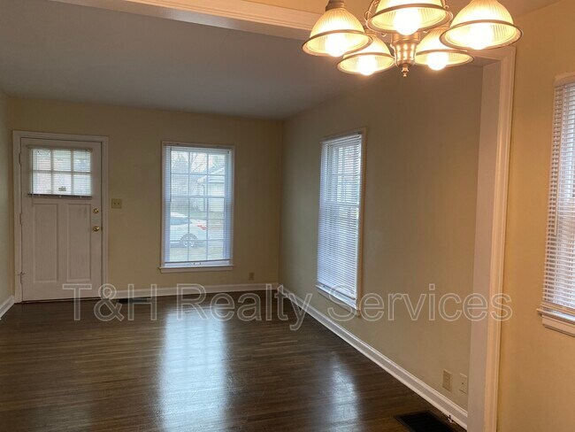 Foto del edificio - 4636 Caroline Ave