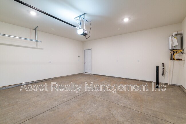 Building Photo - 5163 Runnerstone Rd