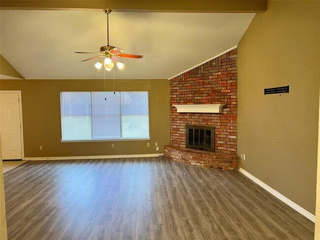 Building Photo - 1359 Tenderden Dr