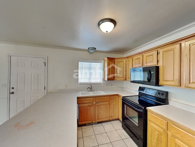 Foto del edificio - 523 E Center St