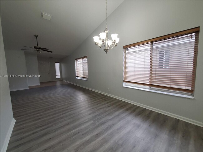 Building Photo - 1070 Golden Cane Dr