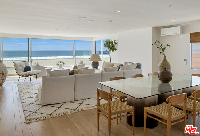 Foto del edificio - 3412 Ocean Front Walk