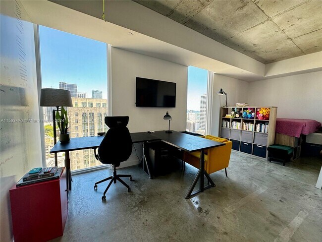 Foto del edificio - 151 SE 1st St