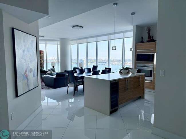 Foto del edificio - 2020 N Bayshore Dr