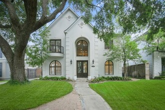 Building Photo - 3724 Wroxton Rd