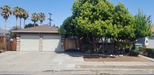 Building Photo - 444 Doma Dr