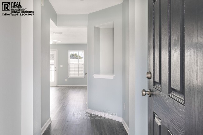 Foto del edificio - Amazing Smyrna 3BR townhome END-UNIT, just 1 mile from I-24!