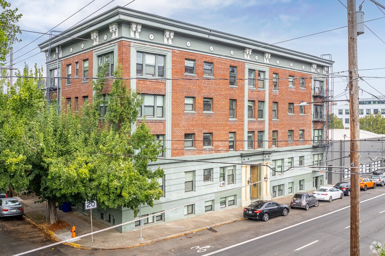 Primary Photo - Carlton Court Condominiums