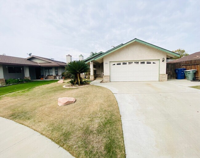 Building Photo - 3501 El Hogar Ct