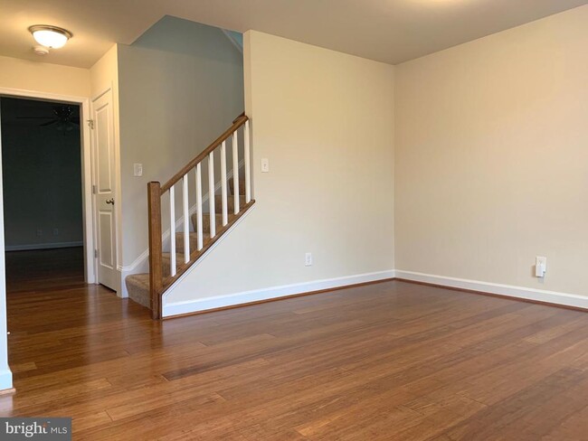 Building Photo - 6909 Lunette Ct