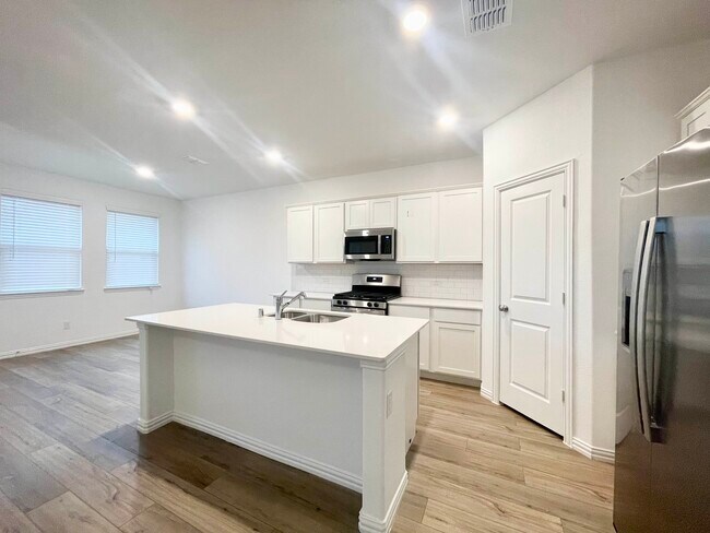 Foto del edificio - 1102 Mahogany Ln