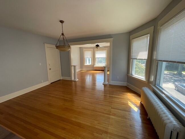 Building Photo - 552 Townsend Ave