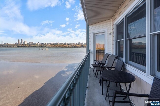 Foto del edificio - 302 The Promenade