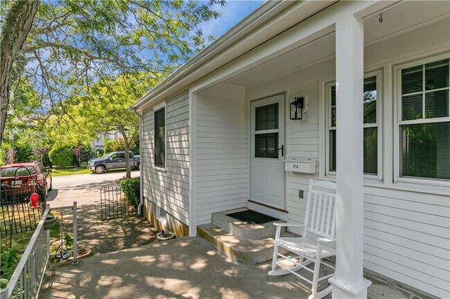 Building Photo - 17 Shields St