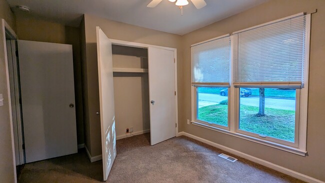 Building Photo - 7928 Foxwood Dr