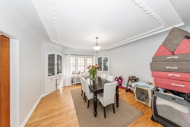Diningroom1 - 3566 N Frederick Ave