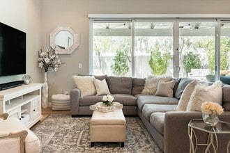 Building Photo - 3706 E Clarendon Ave