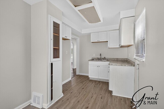 Foto del edificio - 3 Bedroom Brick Bungalow - $1,350