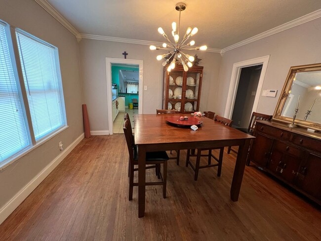 Building Photo - Charming Oak Cliff craftsmen in Sunset Hills