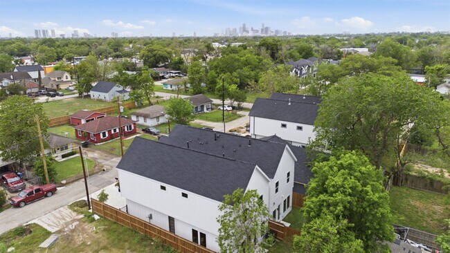 Foto del edificio - 6815 Paris St