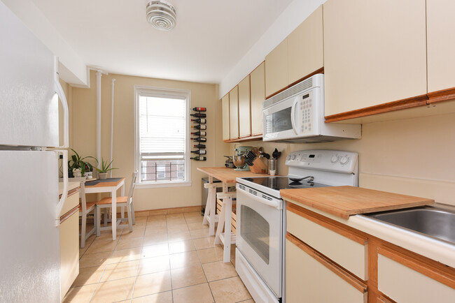 Kitchen - 180 72nd St