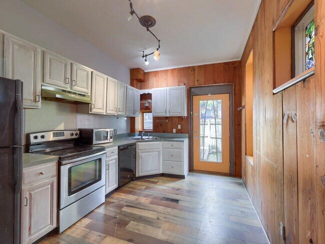 Foto del edificio - Large 2BR/2BTH house on Penn St!