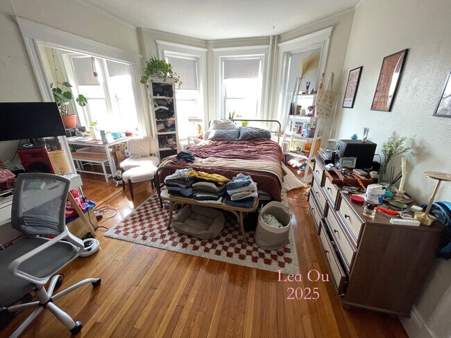 Foto del edificio - NO BROKER FEE! Available 9/1 Studio in Fen...