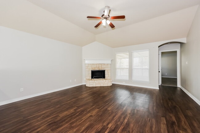 Building Photo - 1109 Hidden Meadow Dr
