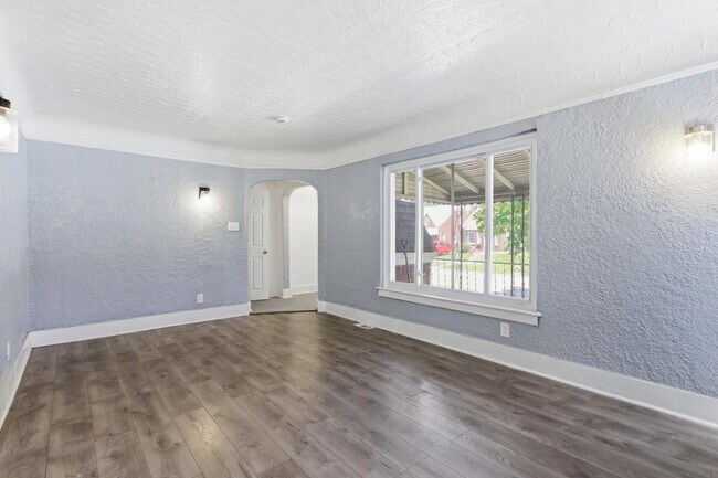 Foto del edificio - 15087 Pinehurst St