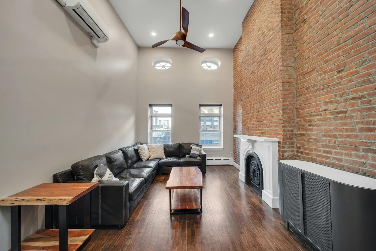 Primary Photo - 214 9th St