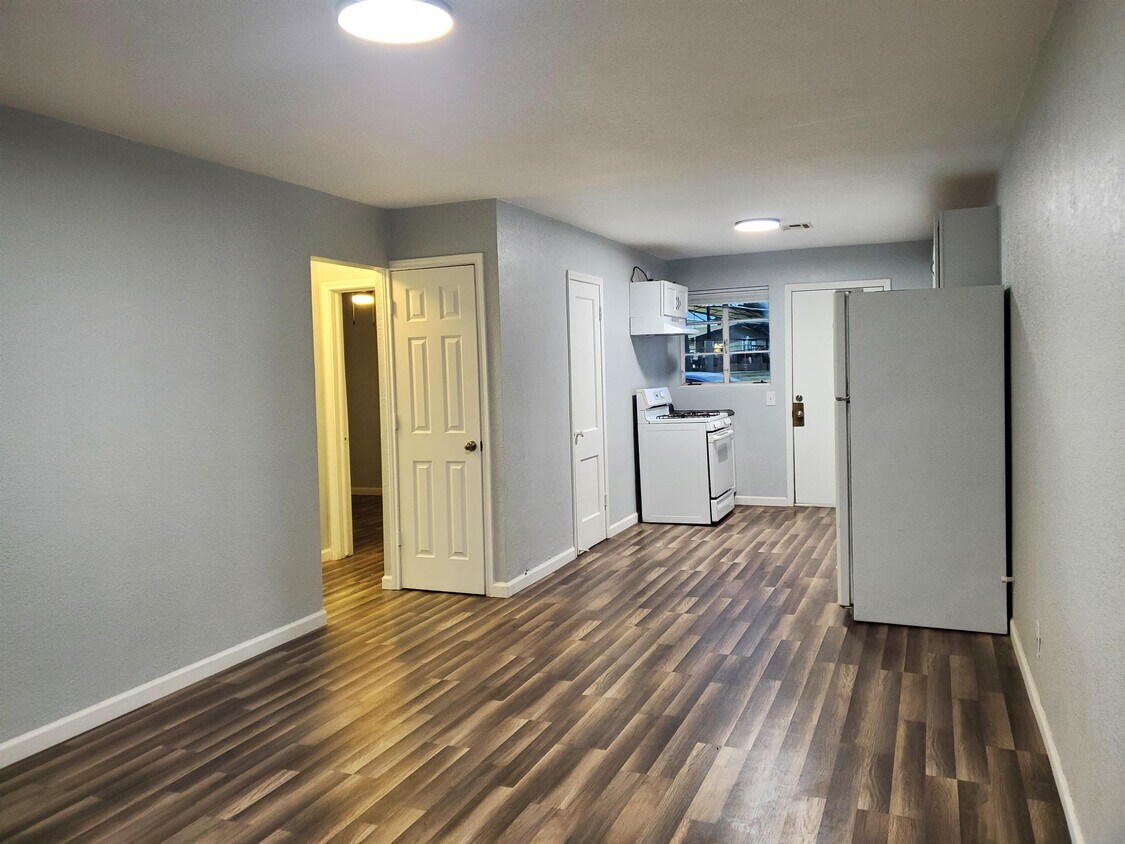 1920 S Wallace Dr Unit 1, Enid, OK 73703 Room for Rent in Enid, OK