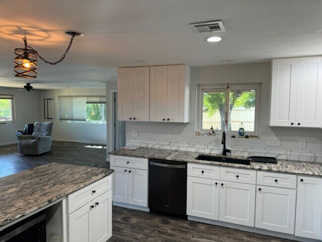 Building Photo - SPACIOUS AND PRIVATE LARGE HOME WITH SWIMM...