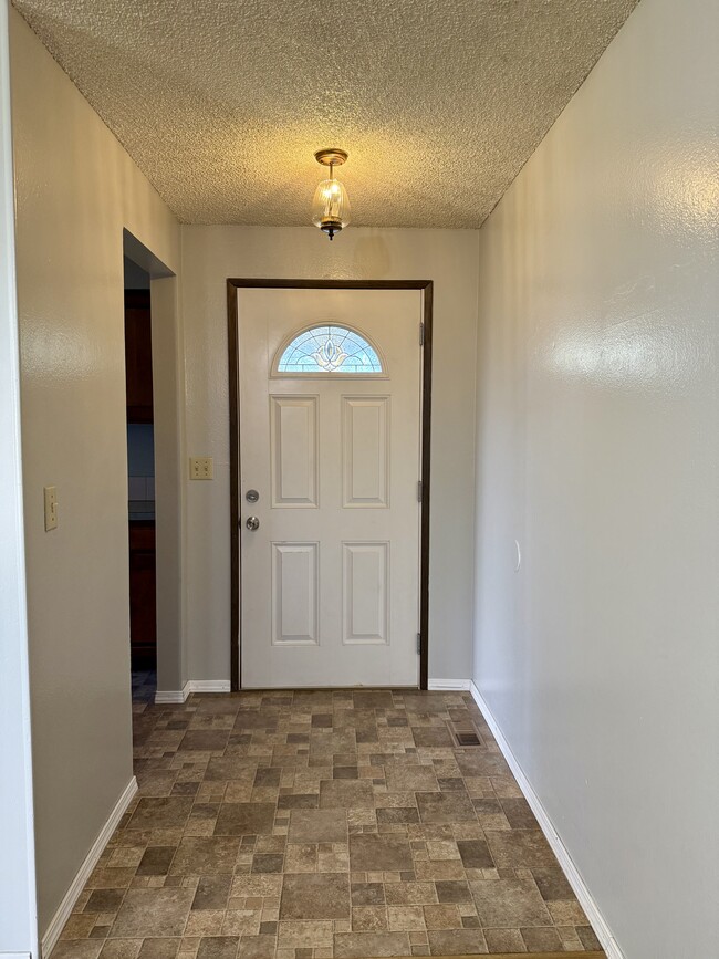 Building Photo - 5363 Gatewood Dr
